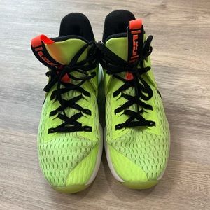 Nike.INC.Basketball Shoe Size 9 Green